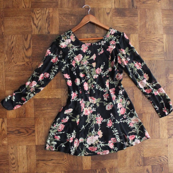 Reformation Dresses & Skirts - Reformation Black Floral Mini Dress